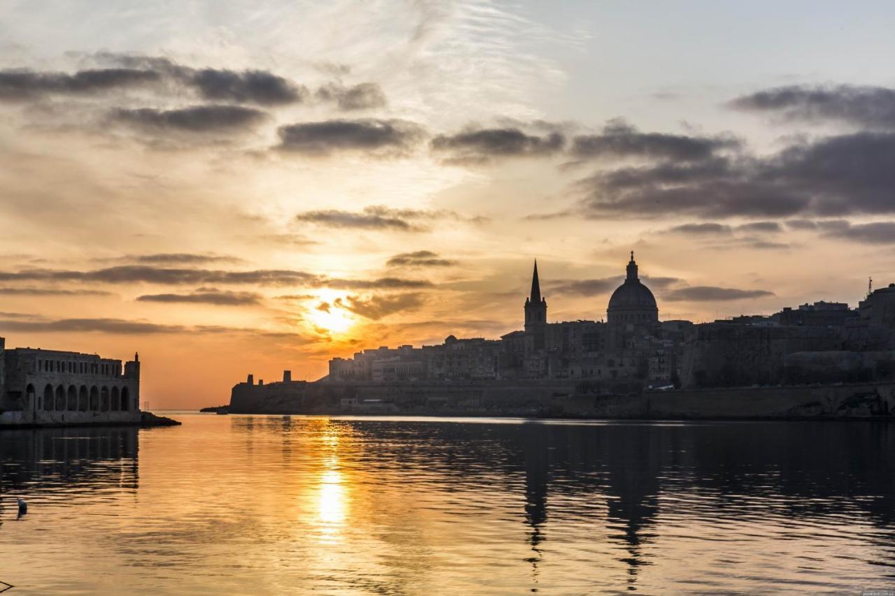 Unbeatable Location Valletta And Harbour Views Apartment Sliema Exterior photo